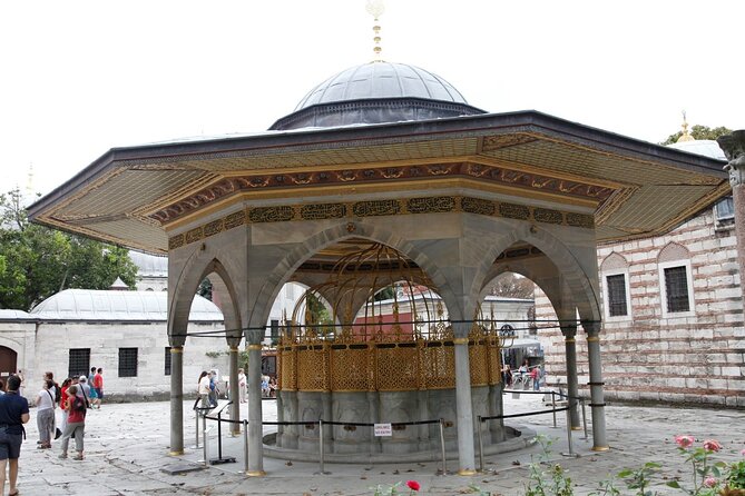 Istanbul: Hagia Sophia & Blue Mosque Guided & Small-Group Tour - The Grand Bazaar and the shopping detour