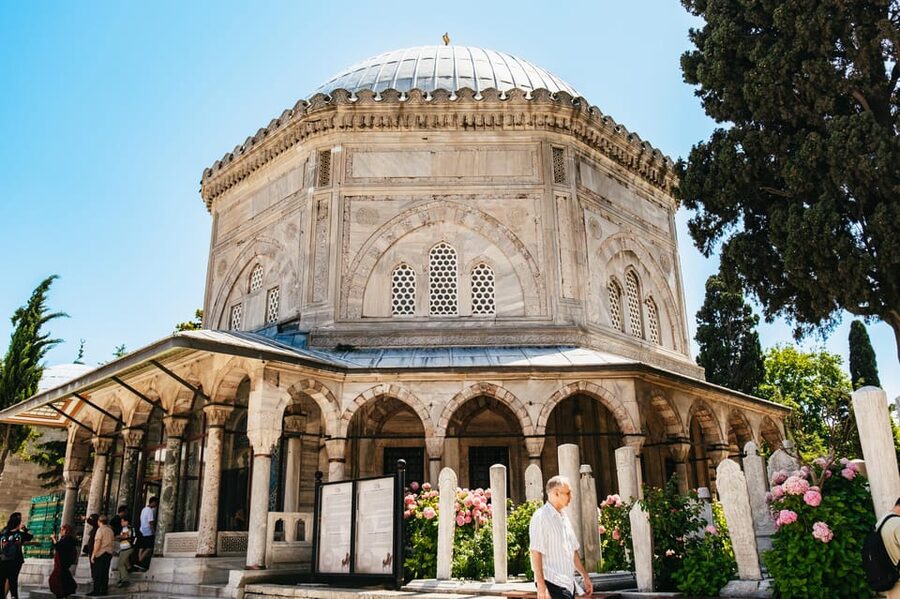 Istanbul: Hagia Sophia, Blue Mosque, Suleymaniye Mosque Tour - Starting at the German Fountain in Sultanahmet