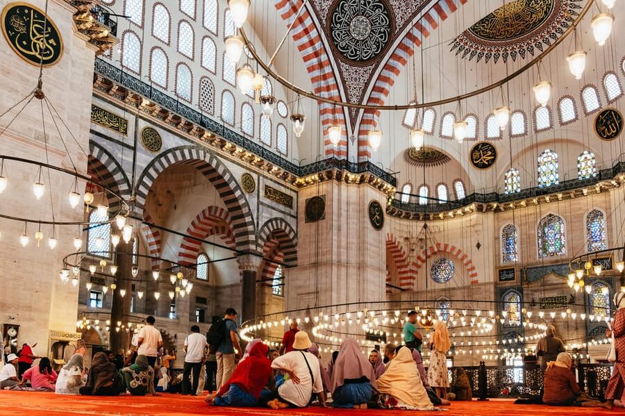 Istanbul: Hagia Sophia, Blue Mosque, Suleymaniye Mosque Tour - The madrasah break: Turkish tea and a slower half-hour