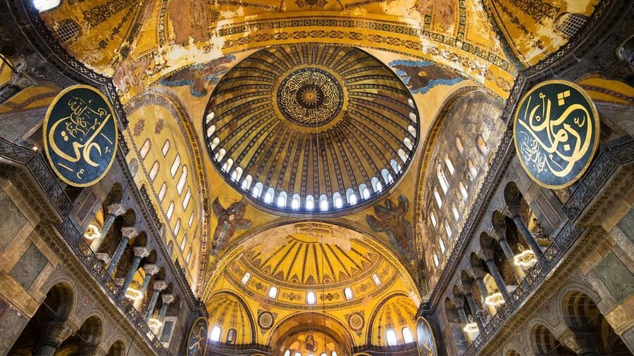 Istanbul: Hagia Sophia Guided Tour with Expert Guide - Entering Hagia Sophia and handling the ticket cost