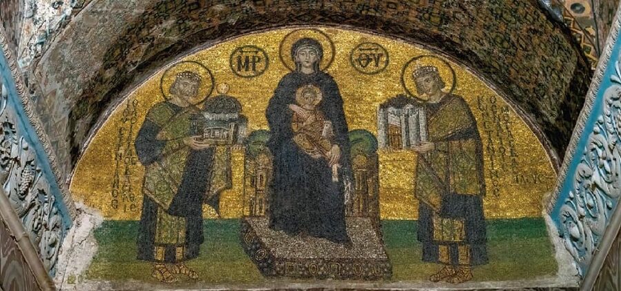 Istanbul: Hagia Sophia Skip-the-Line Ticket & Museum Option - Entering the mosque and looking up
