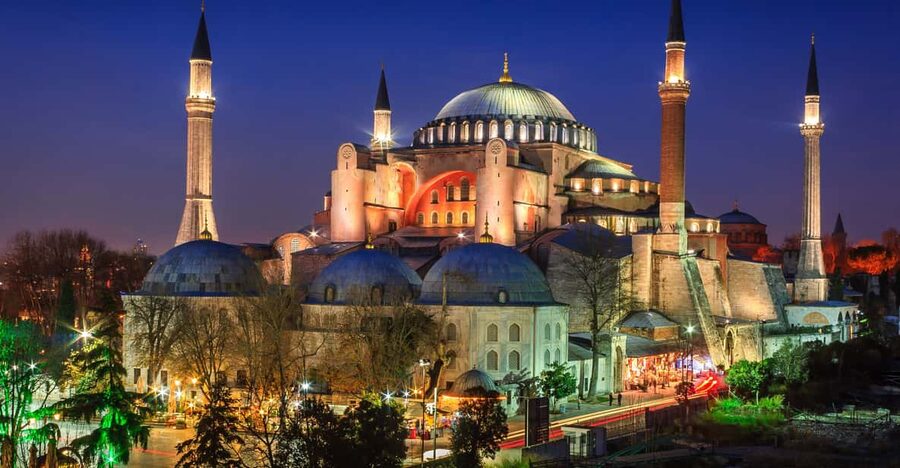 Istanbul: Hagia Sophia Skip-the-Line Ticket with Audio Tour - The atmosphere inside and what to expect