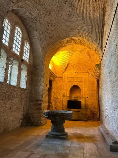 Istanbul: Hagia Sophia Ticket with Audio Guide & Blue Mosque - Finding the meeting point and handling the ticket