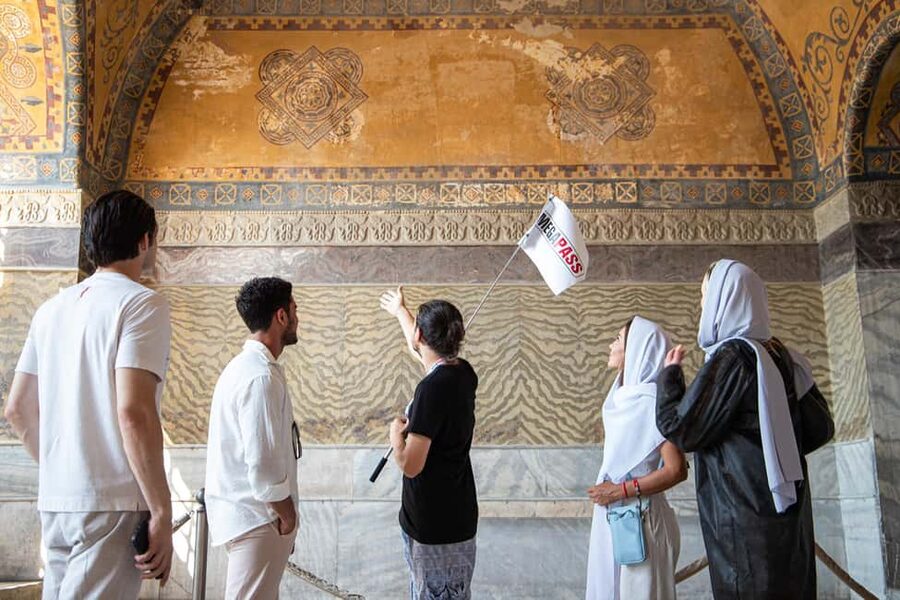 Istanbul: Hagia Sophia Tour with Skip-the-Line Entry Ticket - Inside the nave, galleries, mosaics, and calligraphy