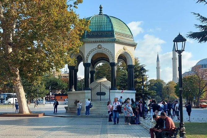 Istanbul Highlights! Blue Mosque, Hagia Sophia, Topkapı and More! - Blue Mosque and Hagia Sophia in the morning