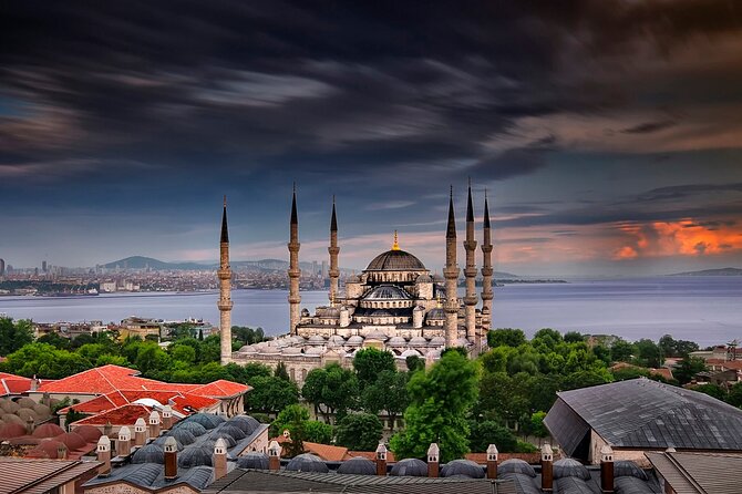 Istanbul Highlights: Guided Tour with Turkish Tea or Coffee - Basilica Cistern: an atmospheric stop below the streets