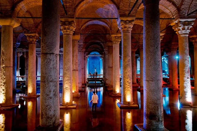 Istanbul Highlights Small-Group Walking Guided Tour - Walking through Topkapi Palace