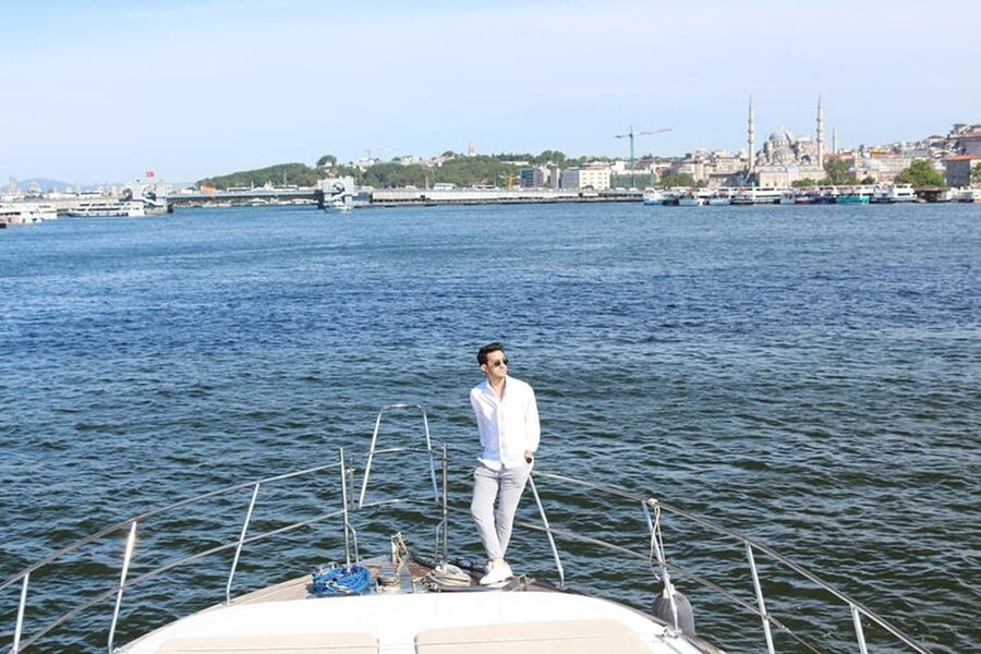 Istanbul: Luxury Yacht Tour at Sunset w Snacks - Why a Sunset Bosphorus Cruise Works So Well