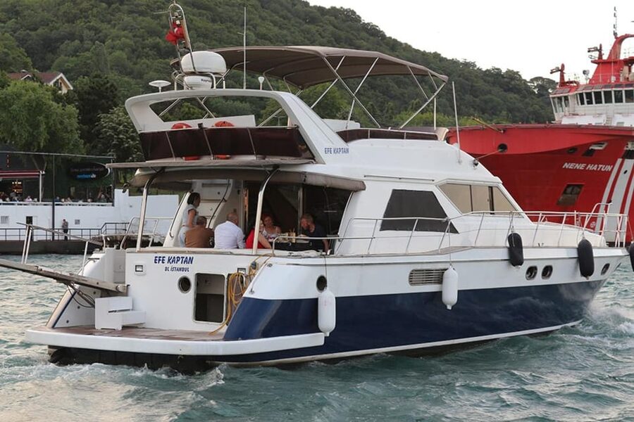 Istanbul: Luxury Yacht Tour at Sunset w Snacks - Snacks, Fruit, Tea, and Coffee Onboard