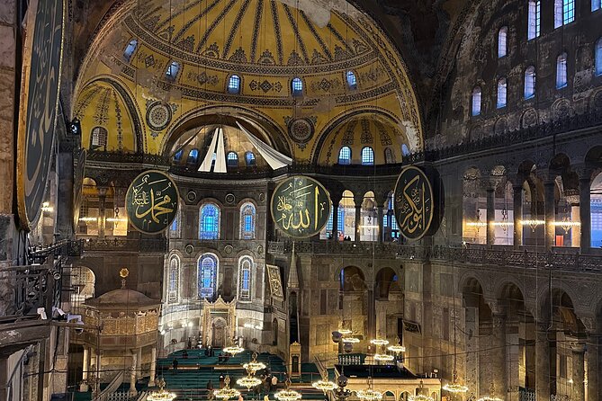 Istanbul Old City Highlights and Hidden Gems Tour - Basilica Cistern, Istanbul beneath street level