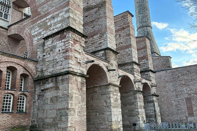 Istanbul Old City Highlights and Hidden Gems Tour - Arasta Bazaar, shopping with room for curiosity