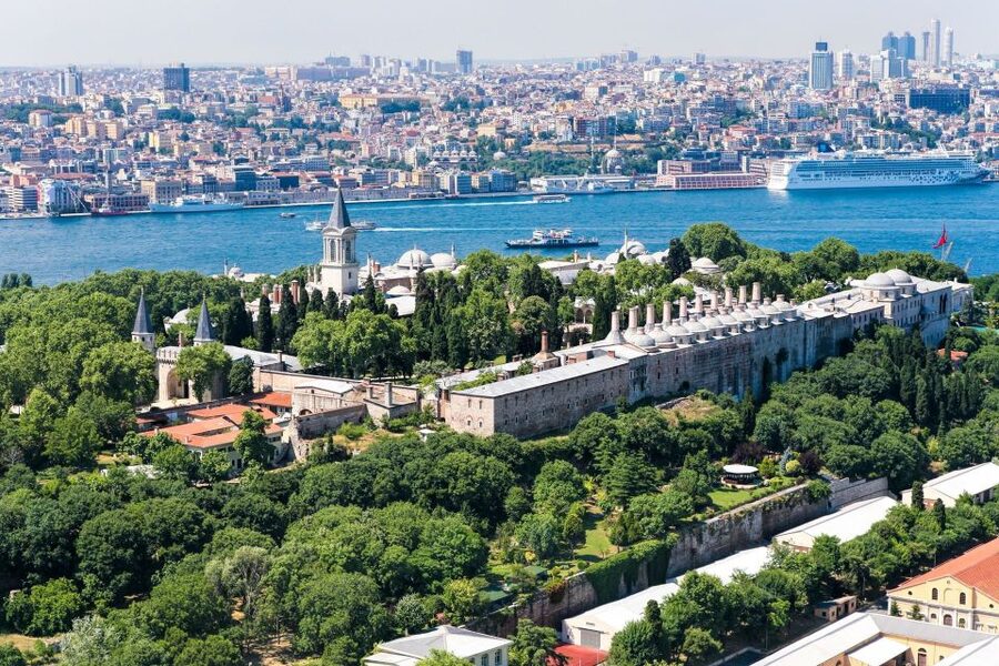 Istanbul: Old City Tour and Luxury Sunset Bosphorus Cruise - Palaces, mosques, and bridges along the Bosphorus