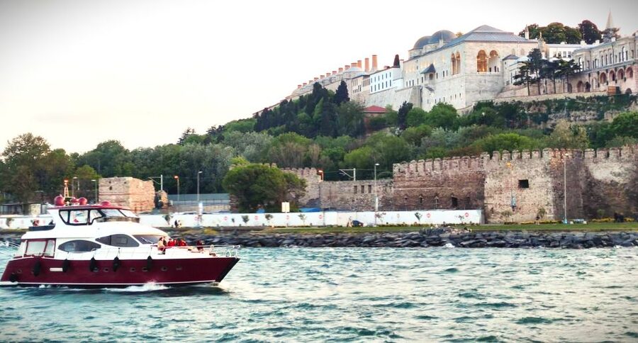 Istanbul: Old City Tour and Luxury Sunset Bosphorus Cruise - Fortresses and the Asian shore
