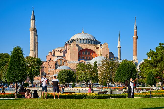 Istanbul: Old City Tour Full Day with Lunch - Entering the Blue Mosque, with renovation and dress rules