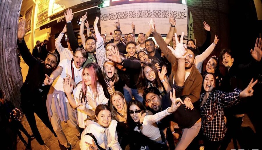 Istanbul: Party Pub Crawl with Party Bus - Who Will Enjoy This Most?