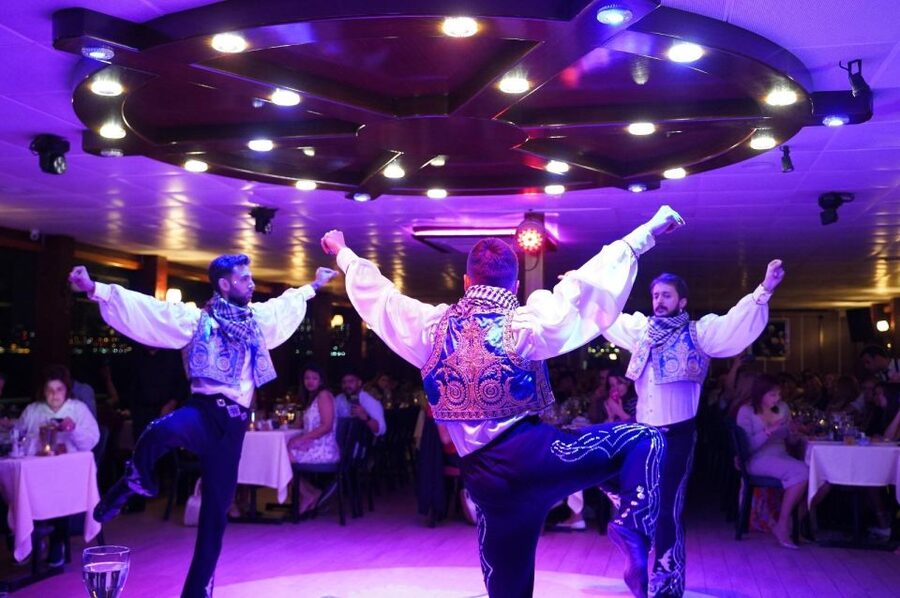 Istanbul: Pasha Istanbul Dinner Cruise - Dinner comes with a lively Turkish show
