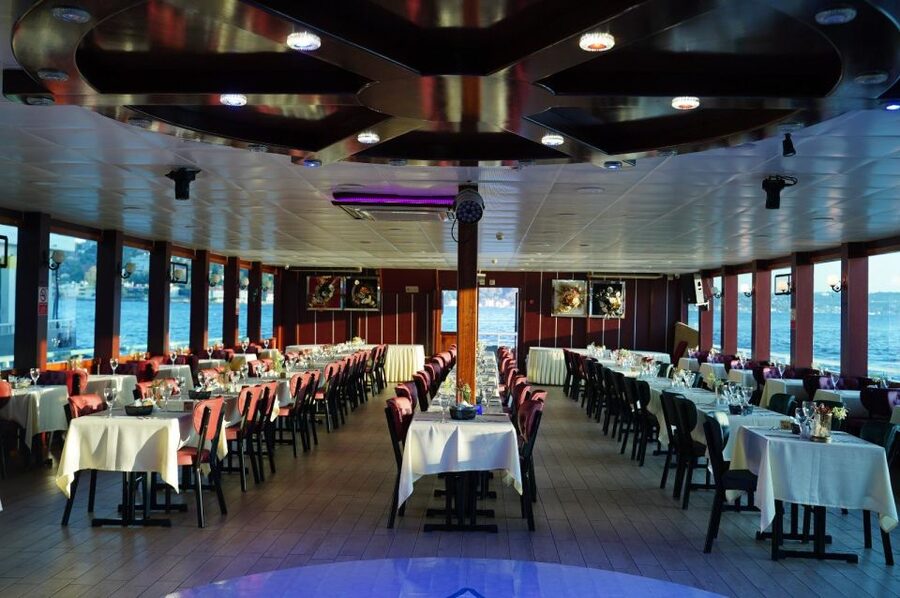 Istanbul: Pasha Istanbul Dinner Cruise - Turkish folk dance brings regional color
