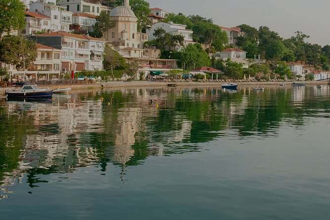 Istanbul Princes’ Islands Boat Trip with Lunch - Lunch, drinks, music, and shopping stops