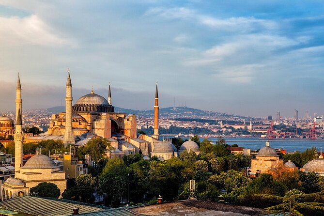 İstanbul Private Arrival Transfer - The Dubai sightseeing highlights do not fit an Istanbul transfer