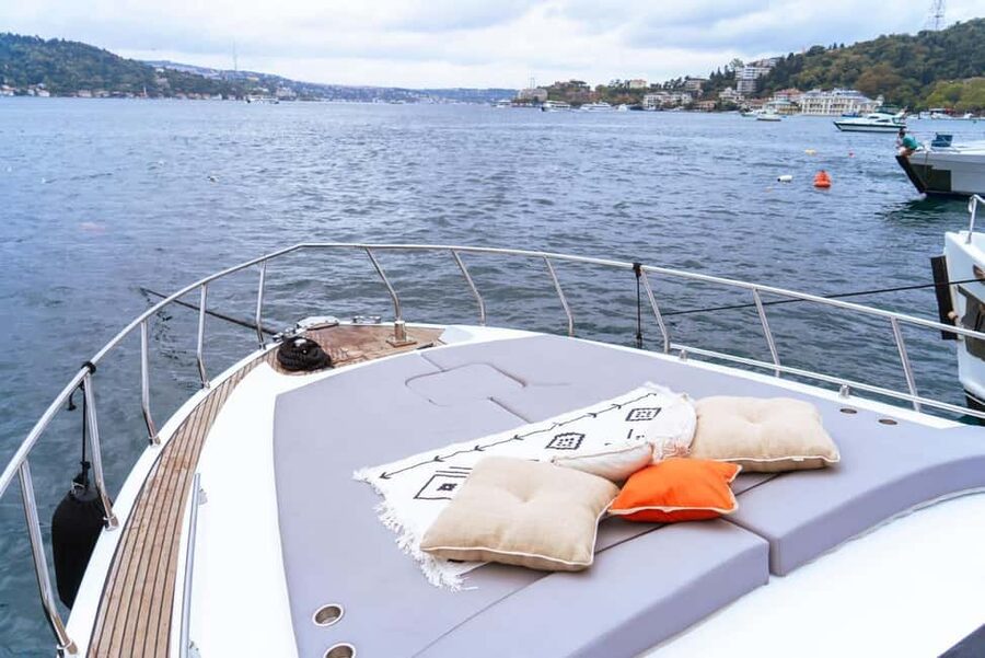 Istanbul: Private Bosphorus Yacht with Tour Guide and Snacks - Maiden’s Tower and the Asian shore
