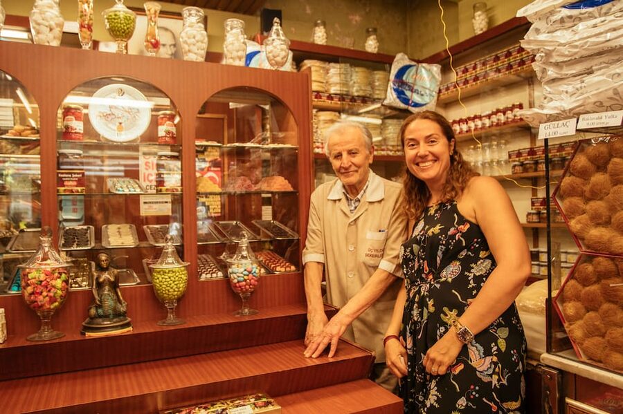 Istanbul: Private Guided Food Tour with 10 Tastings - Ten tastings, from Turkish delight to dürüm