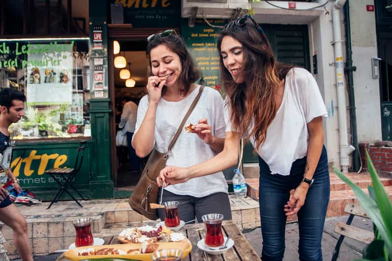 Istanbul: Private Guided Food Tour with 10 Tastings - City sights between the food stops