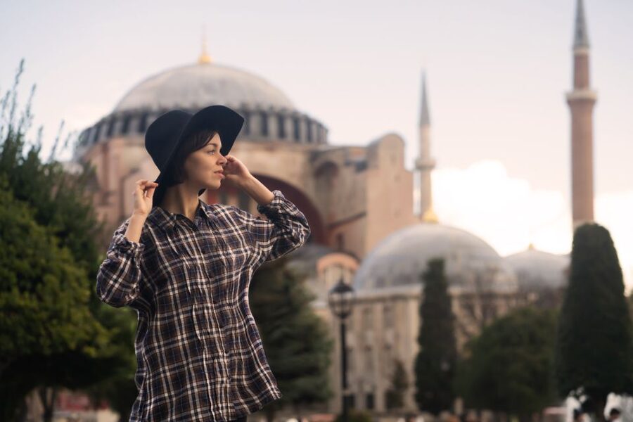 Istanbul: Private photoshoot at Hagia Sophia&Blue Mosque - Why a short Istanbul photoshoot makes sense