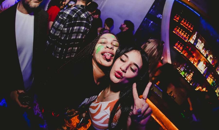 Istanbul: Rooftop Pub Crawl with Party Bus - Key points to know before booking