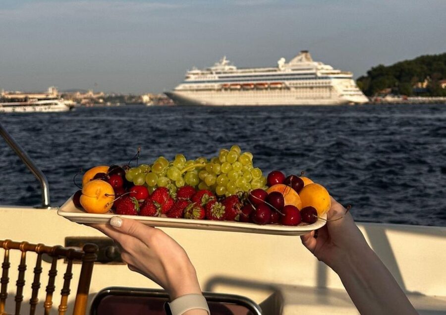 Istanbul: Small-Group Luxury Yacht Sunset Cruise w/ Snacks - Dolmabahçe and Çırağan Palaces by yacht
