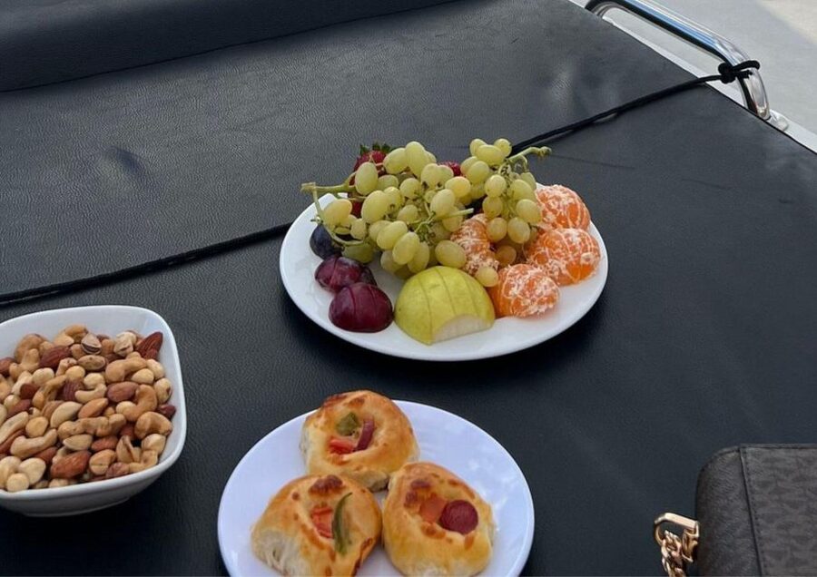 Istanbul: Small-Group Luxury Yacht Sunset Cruise w/ Snacks - Ortaköy and the Bosphorus Bridge at golden hour
