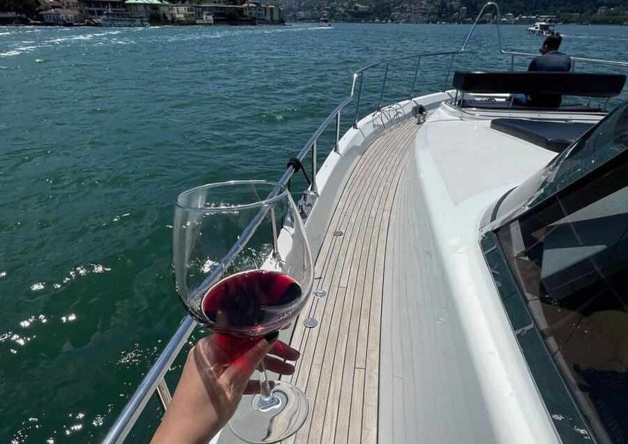 Istanbul: Small-Group Luxury Yacht Sunset Cruise w/ Snacks - Beylerbeyi Palace and the Asian shore