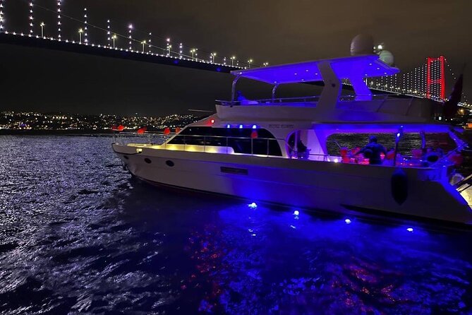 Istanbul: Small-Group Yacht Cruise with Snacks, Sunset or Daytime - Palaces, mosques, and the European shore