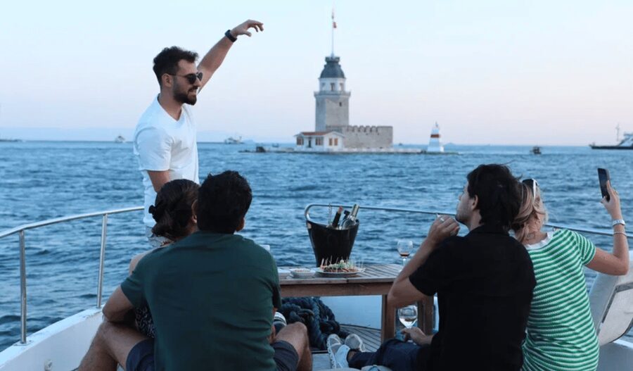 Istanbul: Small Group Yacht Tour with Unlimited Wine - Passing the palaces and crossing to Asia