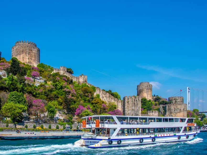 Istanbul: Sunset Bosphorus Yacht Cruise with A break on Asia - Guide, refreshments, and the overall atmosphere