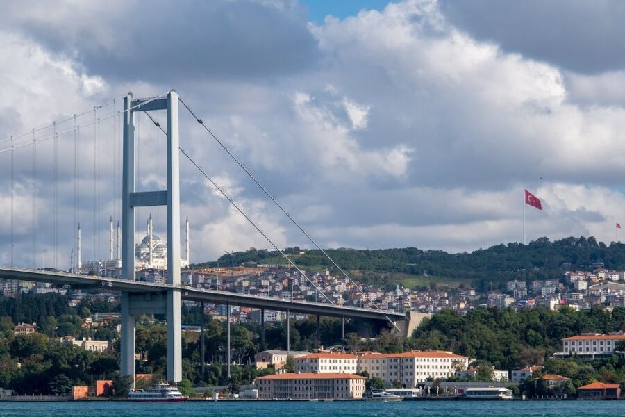 Istanbul: Sunset or Day Small-Group Yacht Cruise with Snacks - Beylerbeyi Palace and the Maiden’s Tower