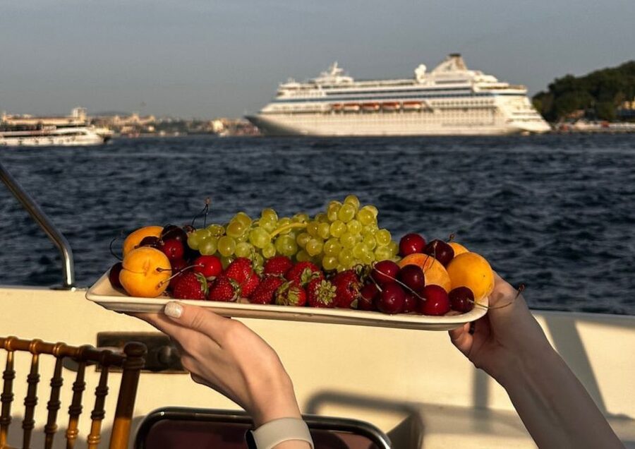 Istanbul: Sunset or Day Small-Group Yacht Cruise with Snacks - Eminonu, Galata Bridge, and the Golden Horn finish