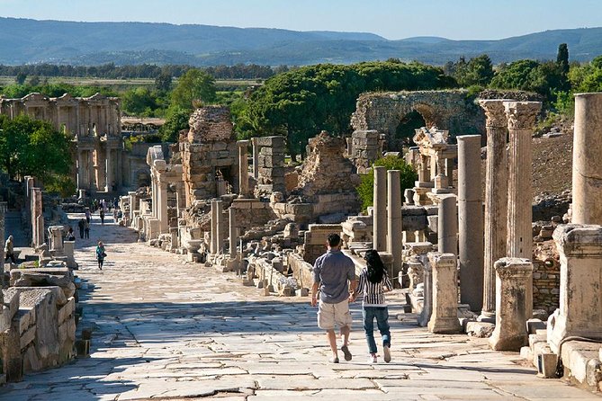 Istanbul to Ephesus Full Day Private Tour with Domestic Flights - Meeting your guide at Izmir Airport