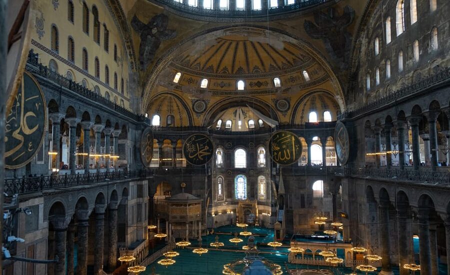 Istanbul: Topkapi, Hagia Sophia and Basilica Cistern Tour - What the guide adds to the experience
