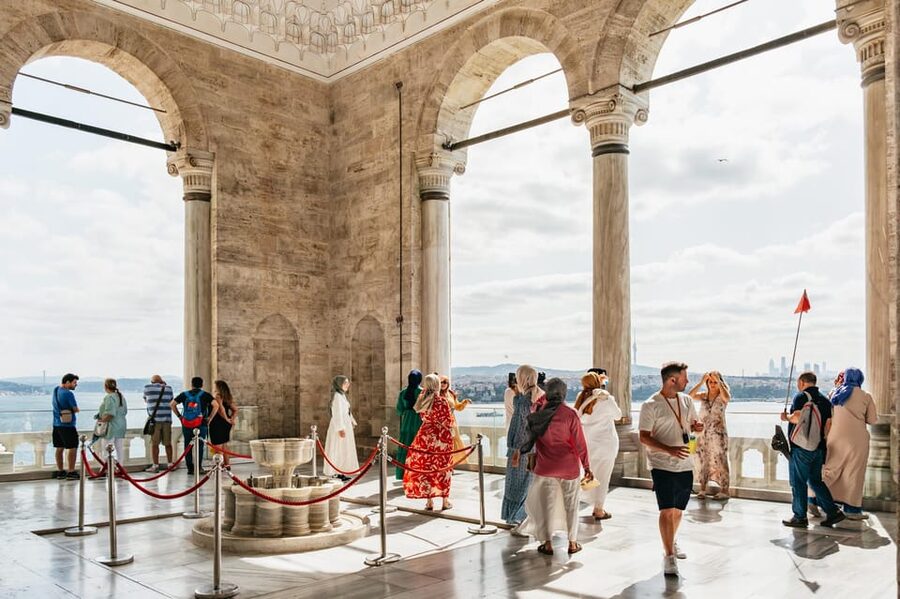 Istanbul: Topkapi Palace and Harem Guided Tour with Ticket - Meeting at the Hippodrome and entering with less waiting