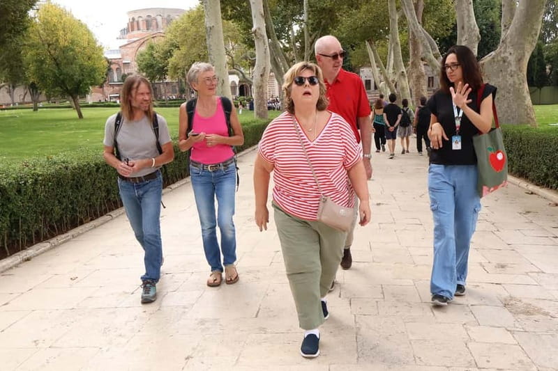 Istanbul: Topkapi Palace and Harem Museum Tour with Ticket - Who Should Book This Visit?