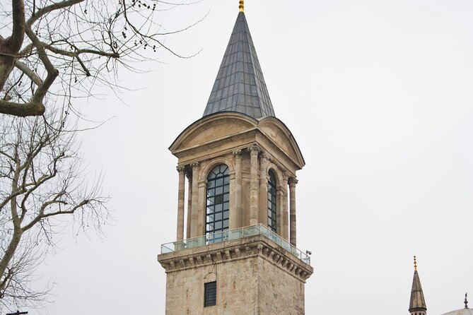 Istanbul: Topkapi Palace Guided Tour and Skip The Line - Priority entry and the first palace courtyards