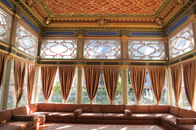 Istanbul: Topkapi Palace Guided Tour and Skip The Line - How much guiding should you expect?