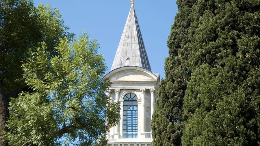 Istanbul: Topkapi Palace Guided Tour w/ Skip-the-Ticket-Line - Sacred artifacts and the religious heart of the palace