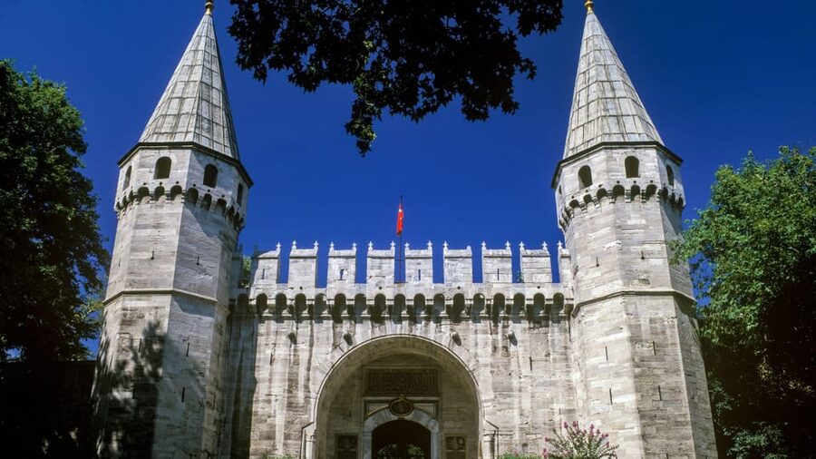 Istanbul: Topkapi Palace Guided Tour w/ Skip-the-Ticket-Line - Meeting at the Blue Mosque and getting organized