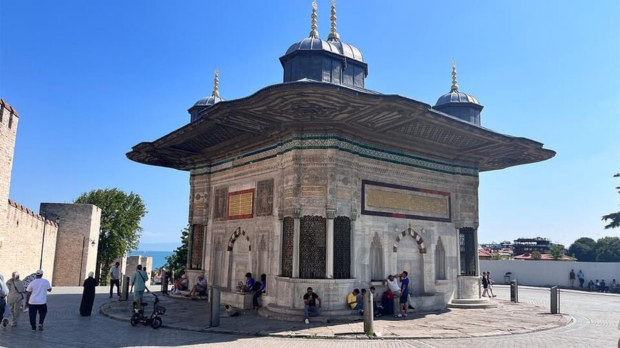Istanbul: Topkapi Palace & Harem Museum Ticket & Audio Guide - Using the smartphone audio guide