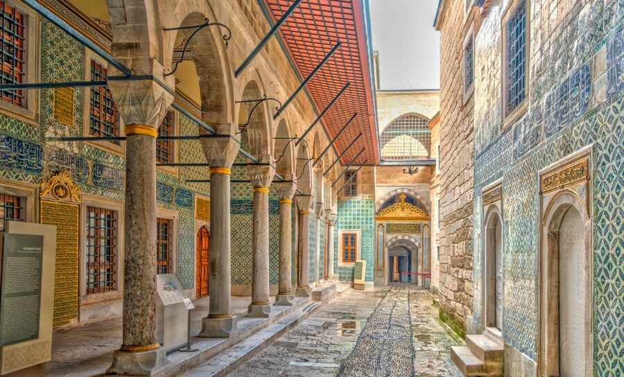 Istanbul: Topkapi Palace & Harem Tour Skip-the-Line Ticket - The treasury and the objects that define Ottoman power