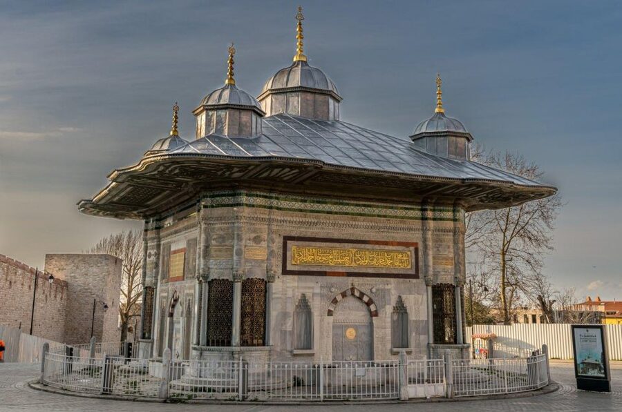 Istanbul: Topkapi Palace Skip-the-Line Ticket & Guided Tour - Practical details that can save you trouble