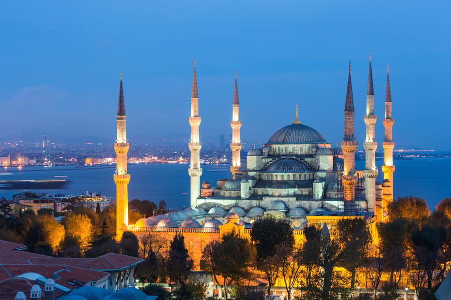 Istanbul: Tour of Hagia Sophia and Blue Mosque By Night - The guide can make or break the three hours