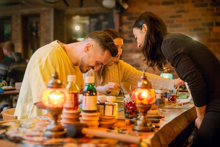 Istanbul: Traditional Stained Glass Painting Workshop - Tea, coffee, cookies, and Turkish conversation