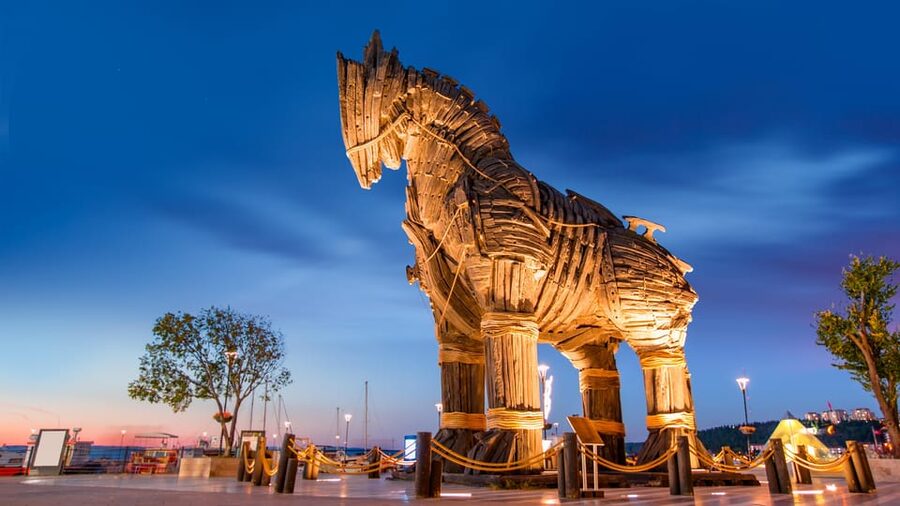 Istanbul: Troy Guided Bus Tour with Ferry Tickets & Lunch - Eceabat lunch before the ferry